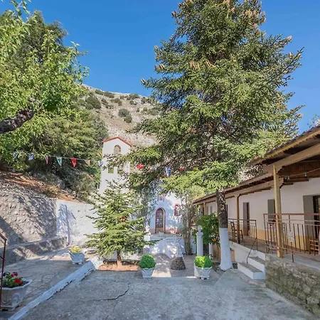 Hillside Hideaway Chalet Skiadas