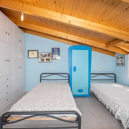 Hillside Hideaway Chalet Skiadas