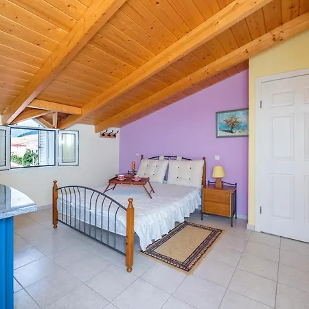 Chalet Hillside Hideaway Skiadas